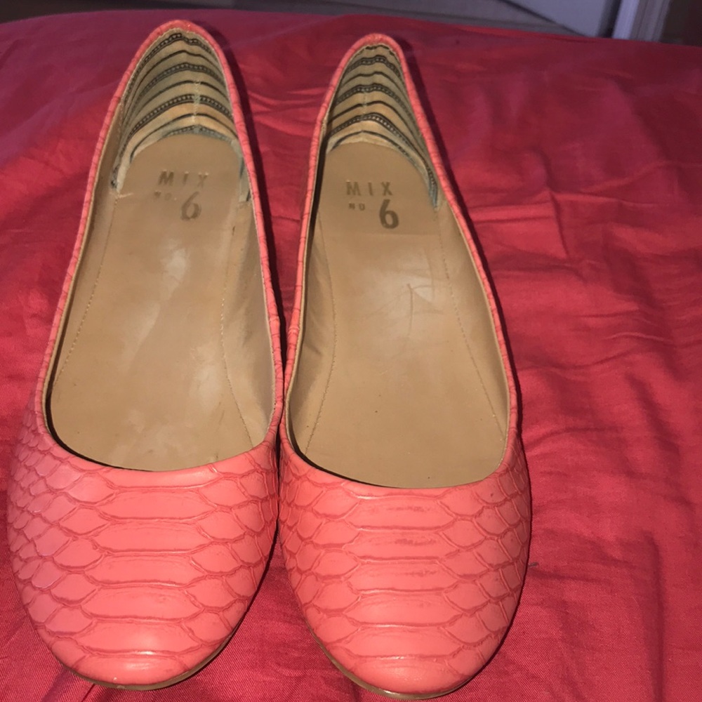 Pink dress shoes